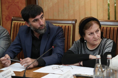 Глава Республики Ингушетия Махмуд-Али Калиматов  в пятницу, 21 октября, провел встречу с представителями профсоюзного актива региона. В мероприятии принял участие председатель профсоюзной организации ИнгГУ Магомед Батыжев