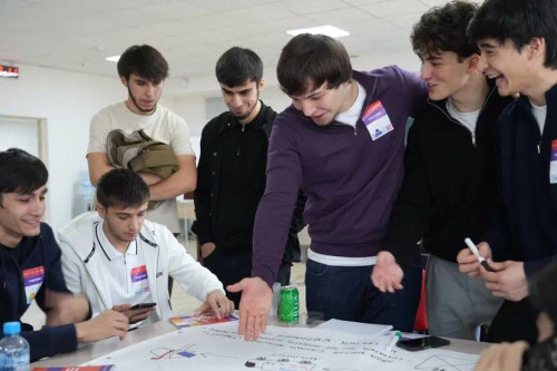 C 10 по 13 ноября 2025 г. более 250 студентов ИнгГУ приняли участие в командообразующих  играх, с параллельной диагностикой предпринимательских компетенций участников. 